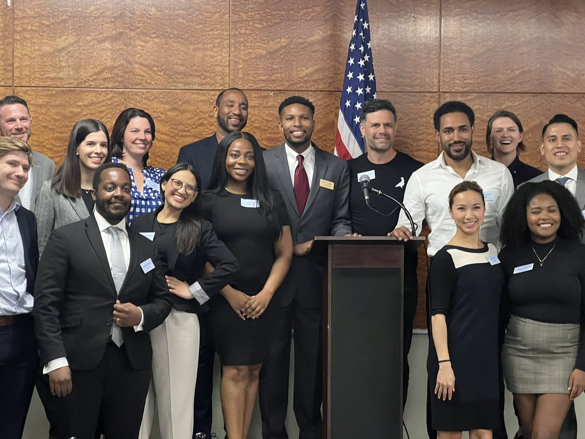 give_pact's tweet photo. New York founders and leaders in Web convening in Albany. @EmpireDao @baddiesintech @Blu3Global @coinbase @Web3Familia  @Revamia_ 

Thank you @BLKWeb3 and @Blu3Global for including us. https://t.co/WnqrXVIj1l