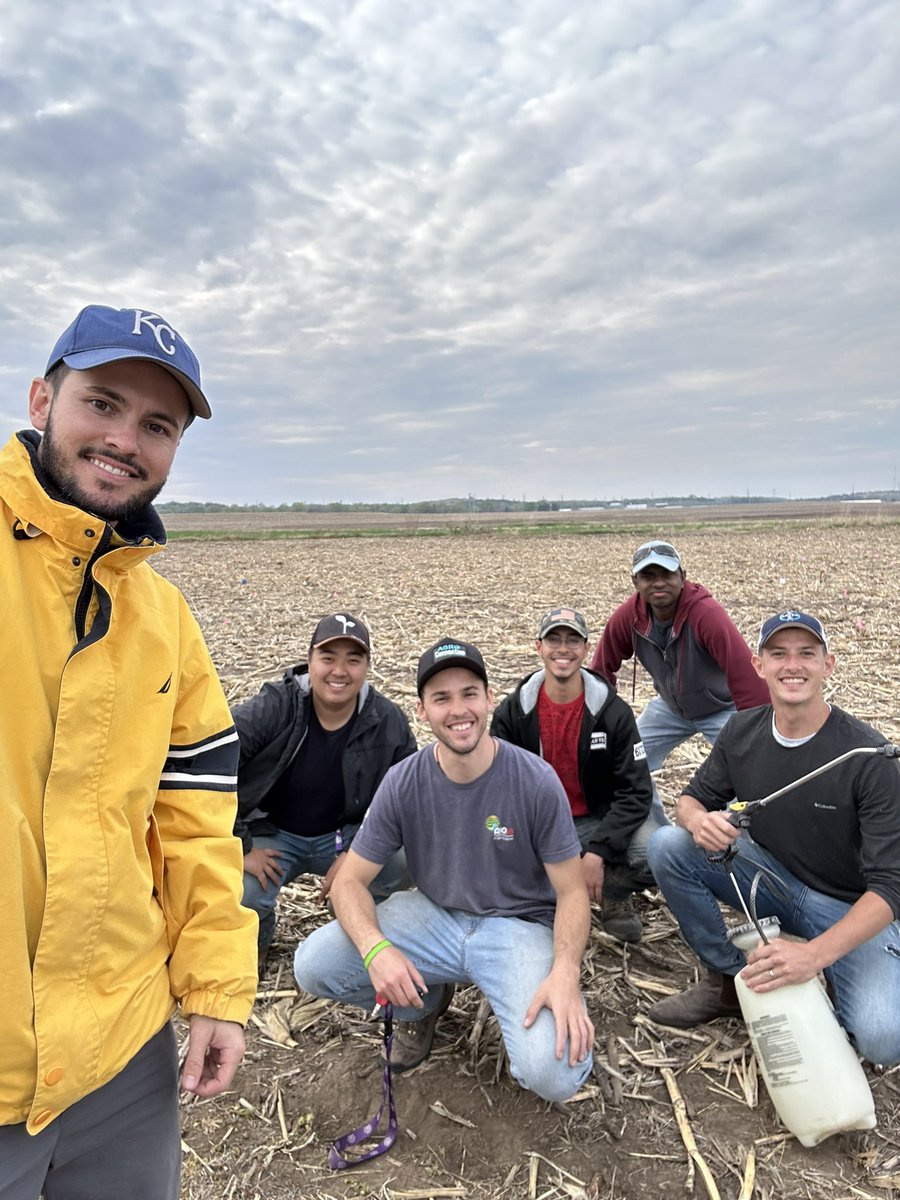 WSquizani's tweet image. Kicking off this year on @pivotbio corn plots at @KStateAgron. Looking forward to see how it goes. Thank you to all these guys for the support! @smicrobial_ksu 
@IWanithunga