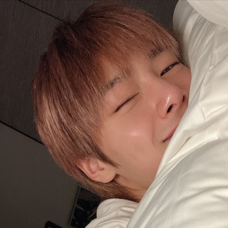 hyunflvwer's tweet photo. ⠀                  ┈⠀         ⊱ ⠀  𝓐s melhores au's que eu já achei nesse site ! (  finalizadas, não finalizadas e em andamento  )   <3 https://t.co/kZq6LgZJRi