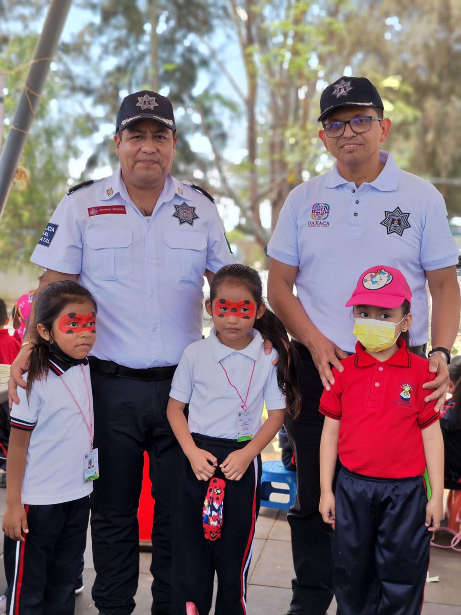 Los Preescolares participantes Xilonem y María Skloduska.

A través de este tipo de acciones coordinadas, la #PolicíaVial busca generar una #MovilidadSegura y una cultura del autocuidado entre la comunidad escolar que los lleve a replicarla en casa con familiares y amigos.