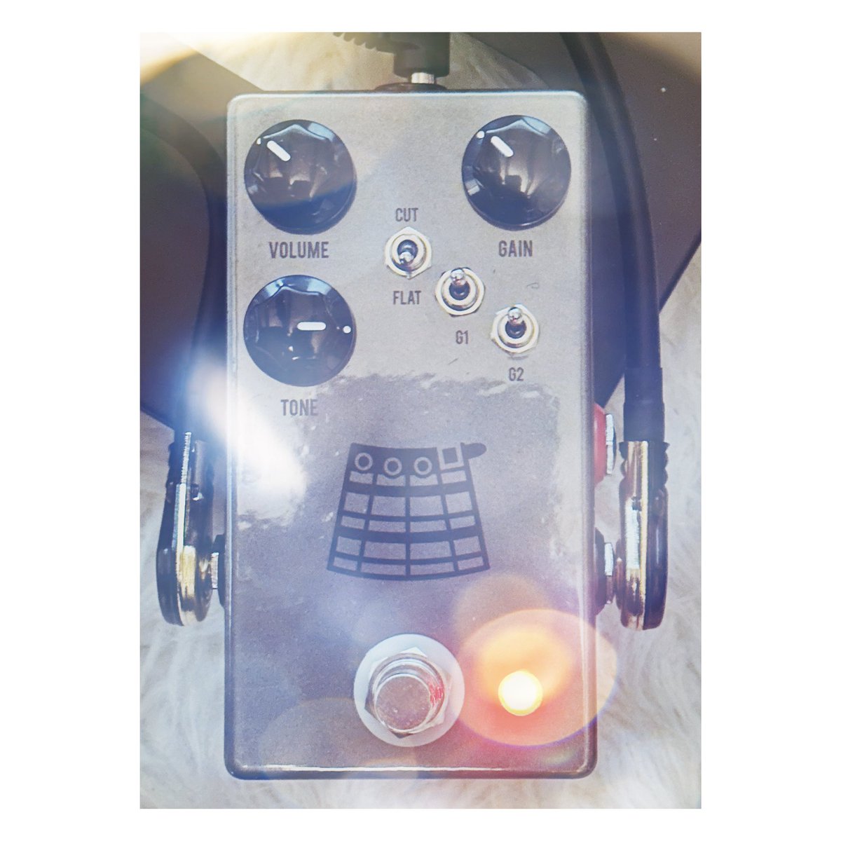 JHS Pedals Kilt v2, just a mean mean sonofabitch of a pedal. Dig the ingenuity that went into this with all the options. One of my favorites EVER for sure⚡️🎛️

#gaimmeup #pedalboard #tone