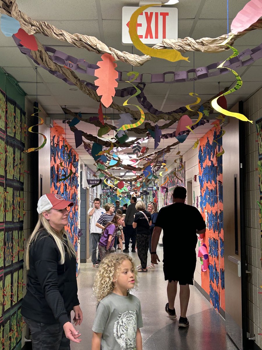 MPTimberwolves's tweet photo. MP halls and library filled with student creations and everything to let young imaginations soar! 💜💜#mpconfident #opsfortheirfuture https://t.co/3zQECzF14x