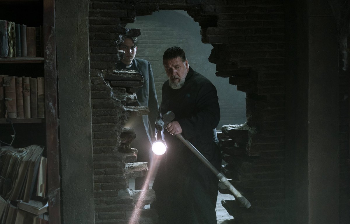 SpectrumFilmsFS's tweet image. The Pope’s Exorcist stars Russel Crowe as the Vatican’s Chief Exorcist, Father Gabriele Amorth. What he found particularly interesting in preparation for the role was the purity of his faith and surprising sense of humour. 

Photo by Jonathan Hession - © 2023 CTMG.