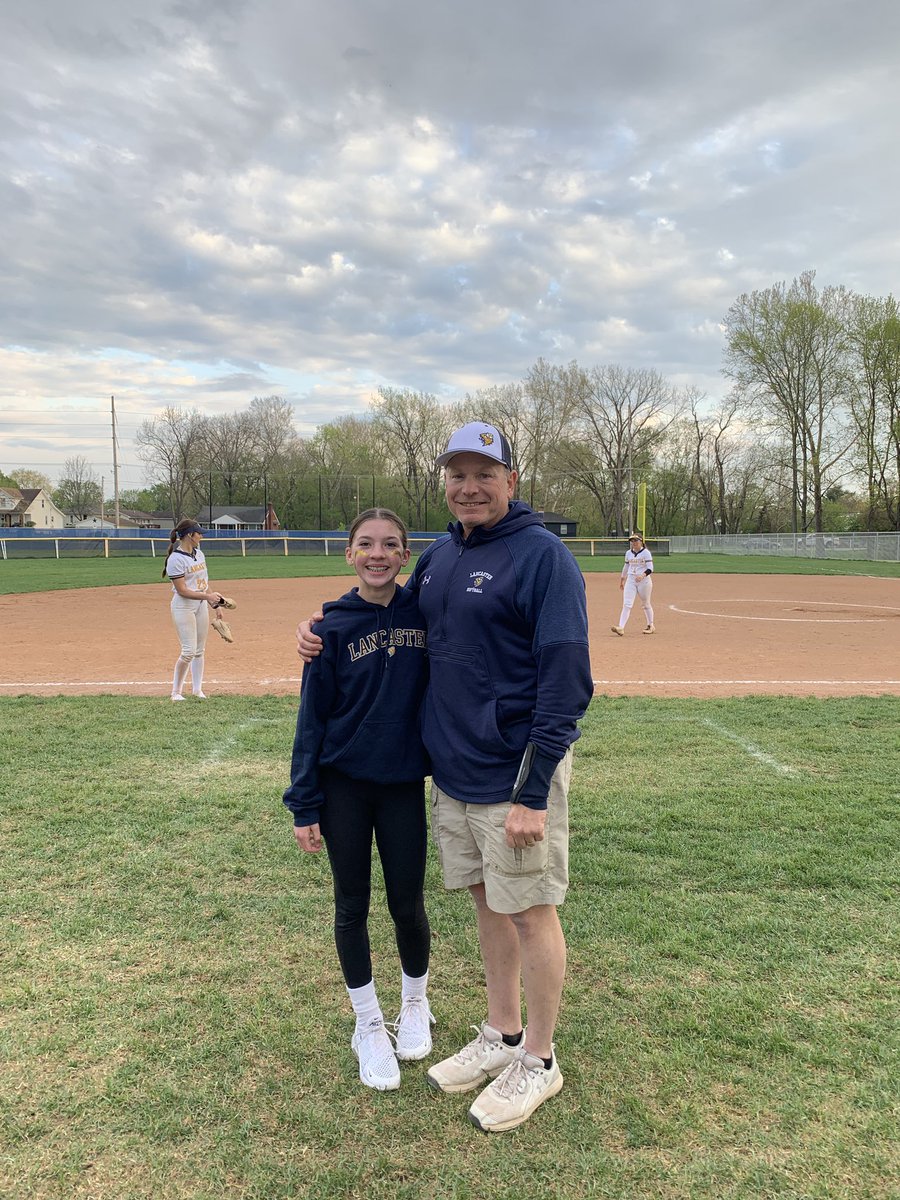 FieldofDreamsOH's tweet photo. Thank you @iris_crites for your support at the @lanc_softball game today! #futuregale #2029stud https://t.co/pCtAPL6BLv