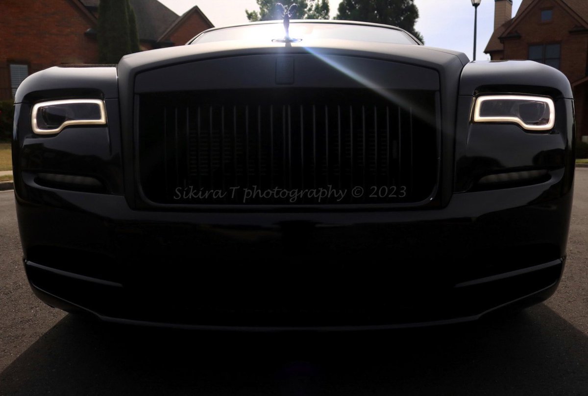 All in your face like. Put it on me like. #SikiraTphotography #RollsRoyceWraith✨