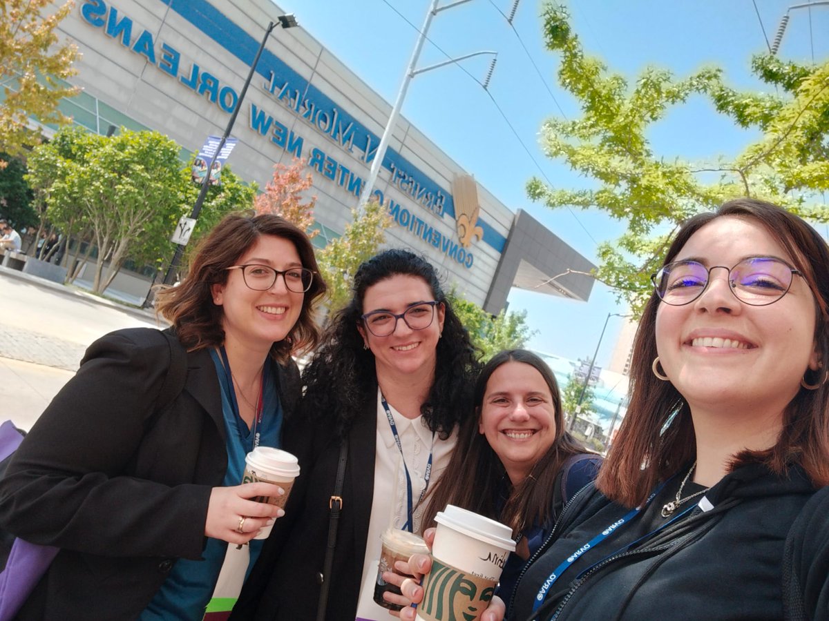 marti_diguida's tweet photo. Fantastic experience at #ARVO2023 !! @ARVOinfo !! With these amazing and powerful girls @AlessiaIndrieri
@BrillanteSimona @VolpeMariagr !! https://t.co/IrRv53DP40