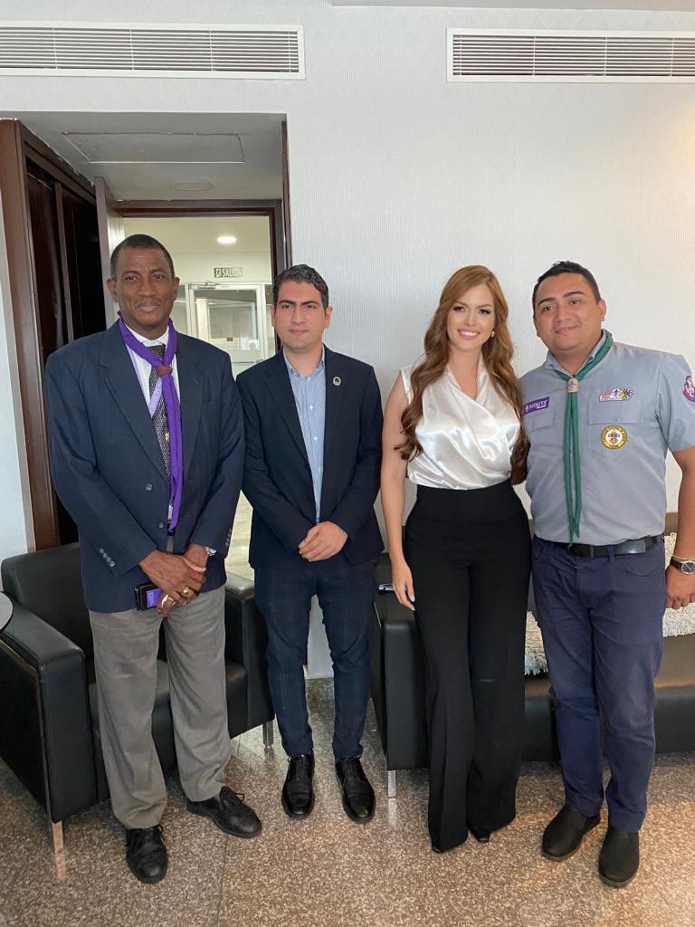 genearjona's tweet photo. Un gusto recibir a dirigentes de los grupos de la sociedad civil seguimos organizando próximas actividades de reciclaje ♻️ en pro del medio ambiente. https://t.co/u4vtgMBopf