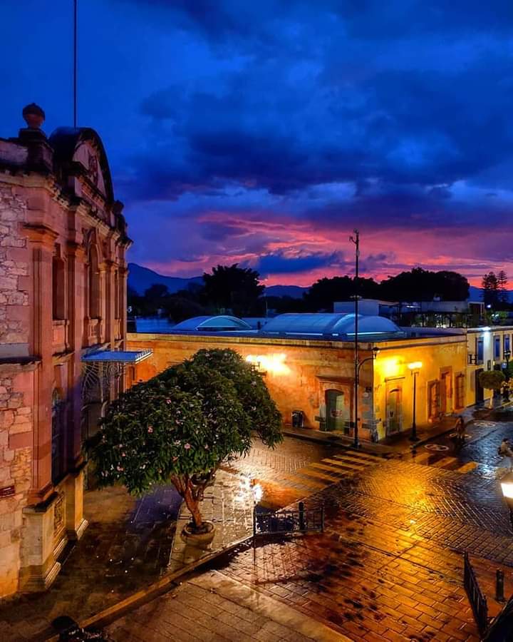 valmp79's tweet photo. Felicidades mi querida #Oaxaca 
#491Aniversario 💫💛 https://t.co/r1K4Wmrjw1
