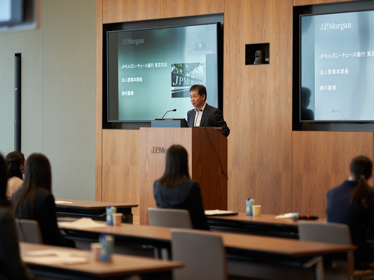 J.P.モルガンは認定NPO法人キッズドアと連携し、高校生100名を対象にしたキャリア教育プログラムを支援してきました。  このたび、プログラムに参加した高校生約30名がJ.P.モルガンの東京オフィスを訪問し、オフィス見学や、将来就きたい仕事についての発表を行いました。