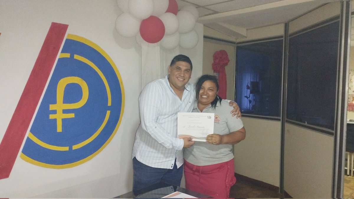 GMVV_Apure's tweet photo. En el marco del 12° Aniversario de la GMVV, se realizó la entrega de Reconocimientos al personal Minhvi y de entes adscritos, quiénes con mucha vocación, dedicación y constancia han dedicado años de servicios a la Reina de las Misiones. 

#VenezuelaTerritorioDePaz
@Minhvi_Oficial https://t.co/cOC3AQkJBy