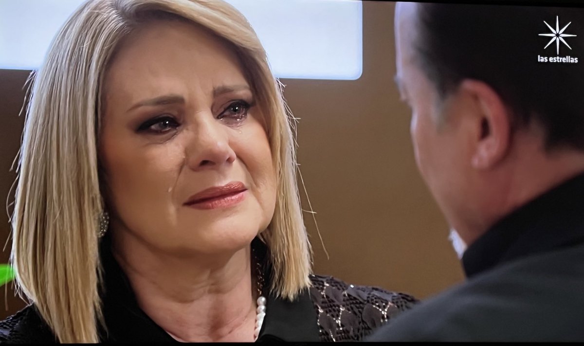 ANDY_OG_'s tweet photo. #Estela sufre y yo con ella 😢 

Ella en magistral! 
Eres grande @ebuenfil Aquí recordándote lo mucho que te admiro por si lo habías olvidado 😉 tqm https://t.co/vUPjVV1EUH