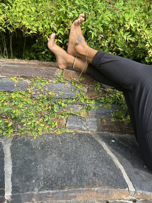 I&rsquo;m not back but came to drop some love ❤️ https://t.co/0U0EOtW7G5