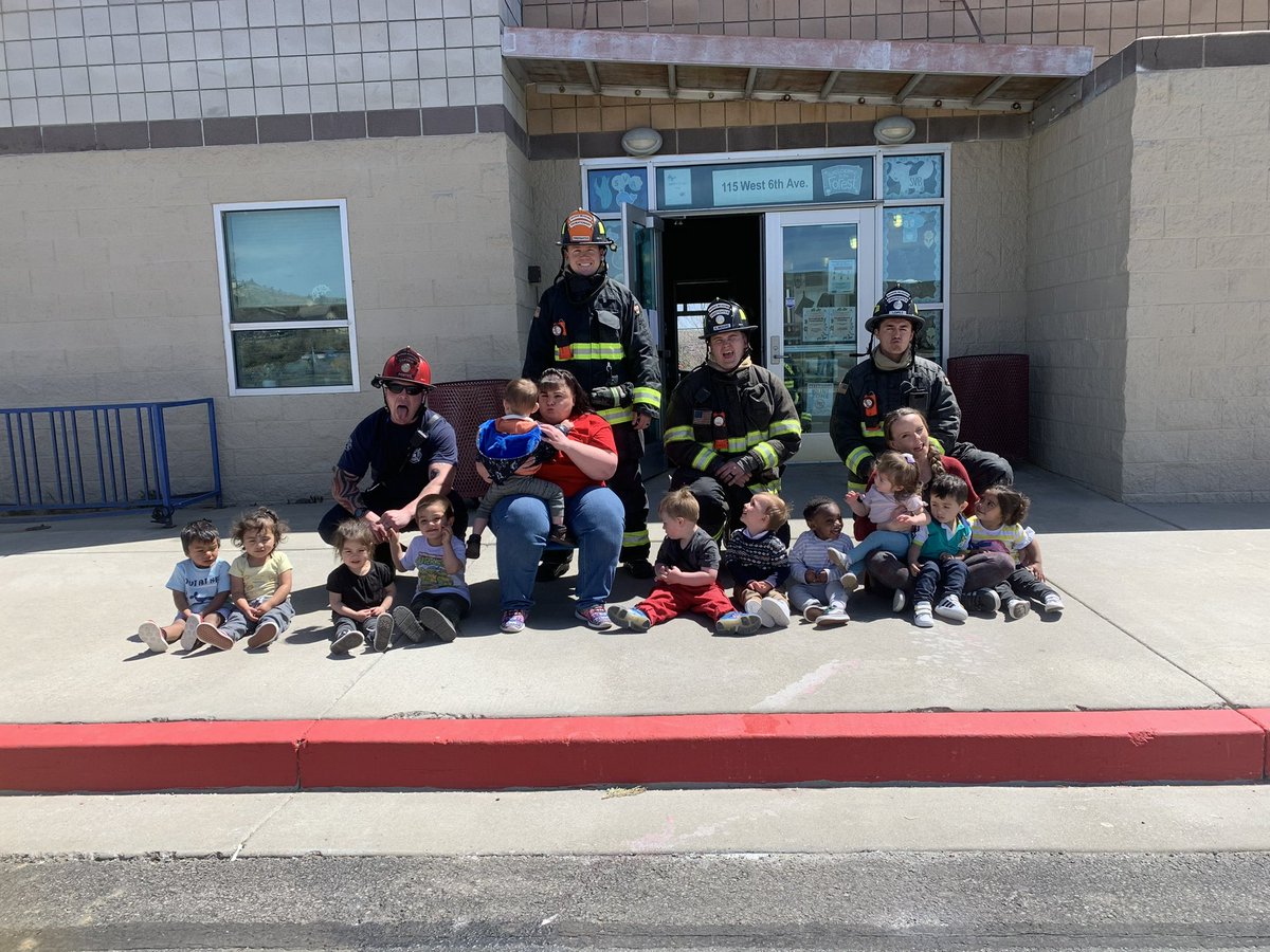 TMFPD's tweet image. Stoked to have this audience of preschoolers at the Sun Valley Community Center today observe our training exercises/Engine 45. thank you for being with us. #FutureFirefighter #TMFR