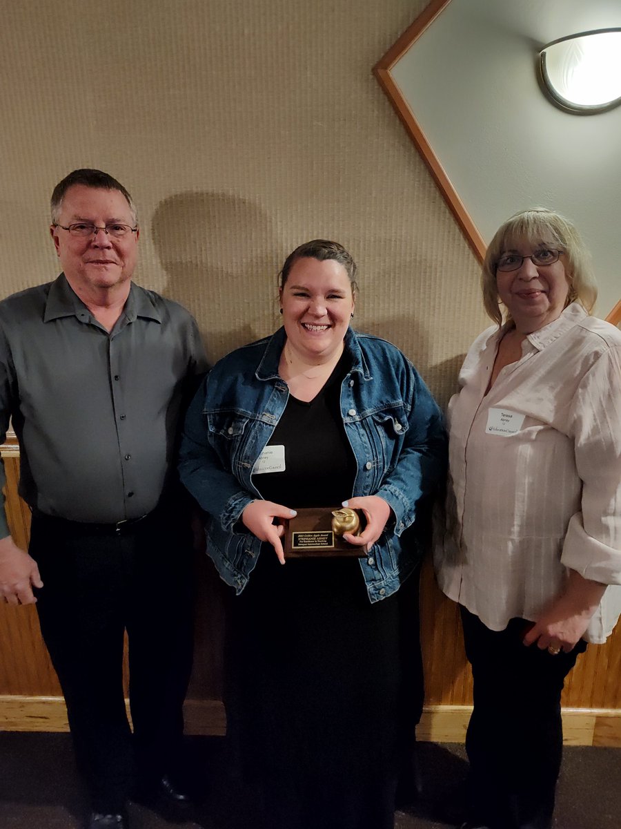 Congratulations to Ms. Stephanie Abney for being awarded the Golden Apple Award through the Northern KY Education Council! 

The Golden Apple Award honors elementary, middle, and high school teachers in Northern KY that are exceptional educators and respected leaders ♥️🐾