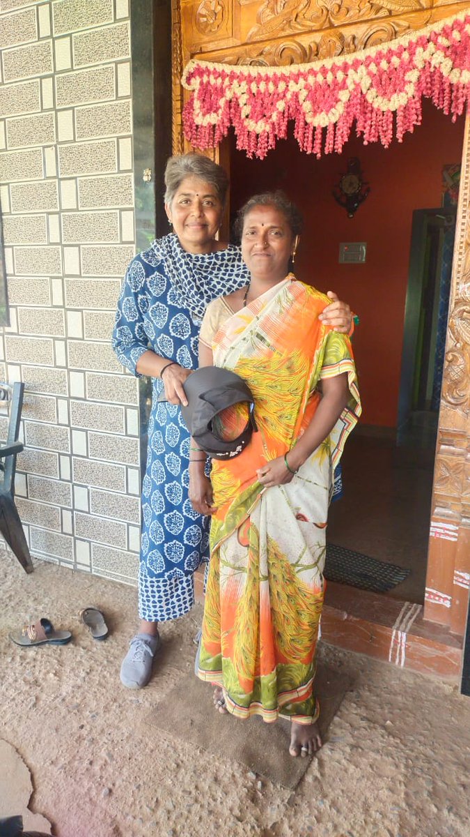 KavithaReddyKR's tweet photo. Visited every house in Bidargaddi and Belavatara Villages of #Kalaghatgi , excellent response for @SantoshSLadINC his work and his commitment to serve people!
#KavithaReddyKR #KarnatakaElections2023 #SantoshLad https://t.co/viKZIJPaee