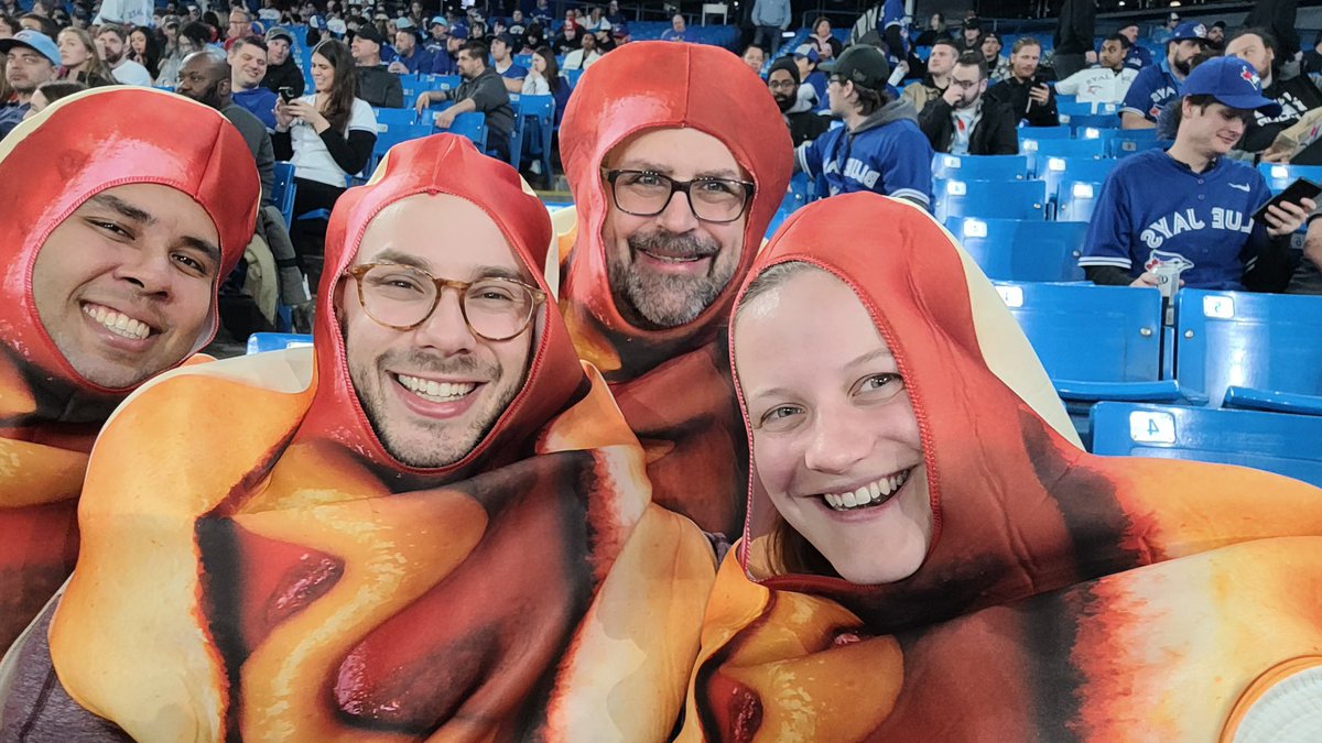 Really passionate about $1 hotdogs <a href="/BlueJays/">Toronto Blue Jays</a> <a href="/looniedogkings/">Hot Dog Guys</a> 🌭🌭