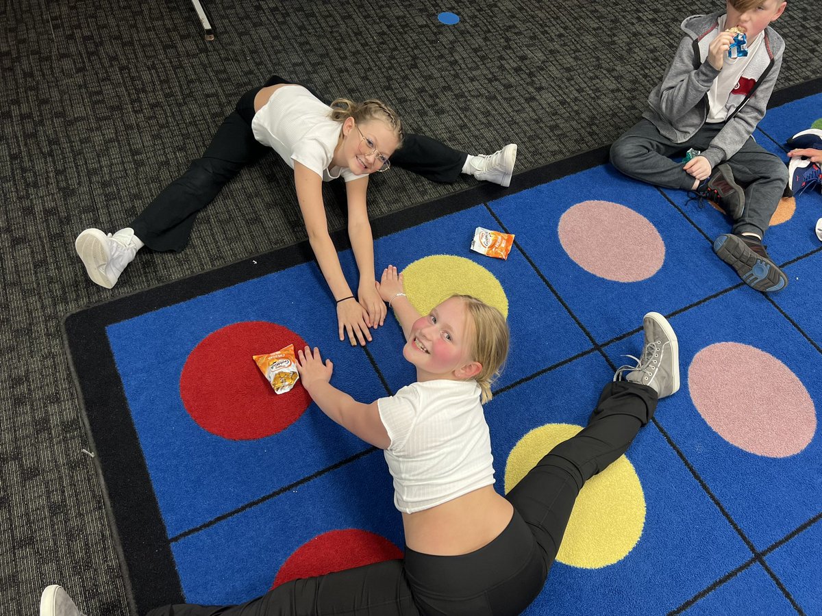 ComoParkMusic's tweet photo. Talent Extravaganza Club was a lot of fun! I can’t wait to put together another awesome video for our Como Park families to view! @MollyMarcinelli  @PtoComo https://t.co/gY4MWzeOfT