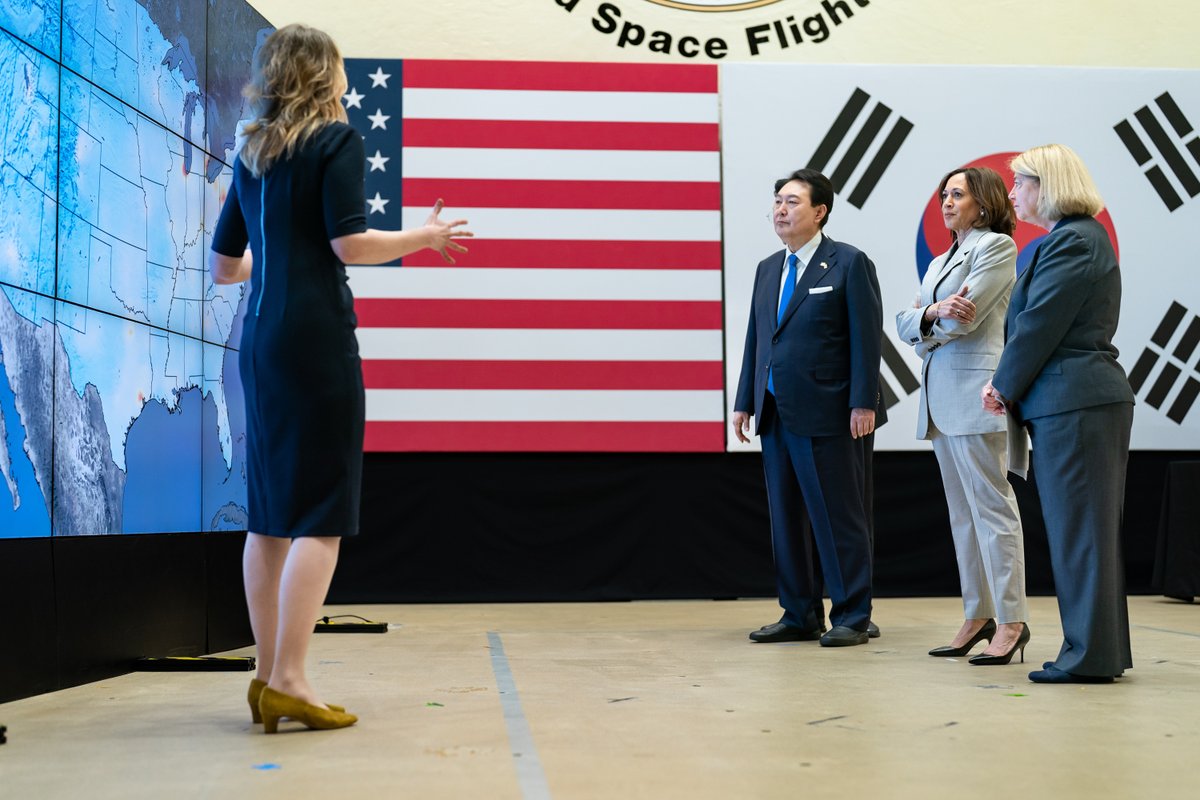 VP46Archive's tweet photo. When I visited President Yoon last year in Seoul, we spoke about the critical importance of space. 

I was honored to bring him to @NASAGoddard as we strengthen the U.S.-South Korea space partnership, from exploration, to climate solutions, to rules and norms. https://t.co/azbMIN5jTO