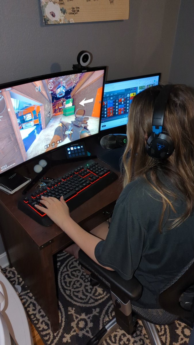 ChanDaManGaming's tweet photo. My wife never plays games but she too has fallen in love with @PlayXDefiant 

(How do I get my game back?) https://t.co/x6Xo8Pxv7W