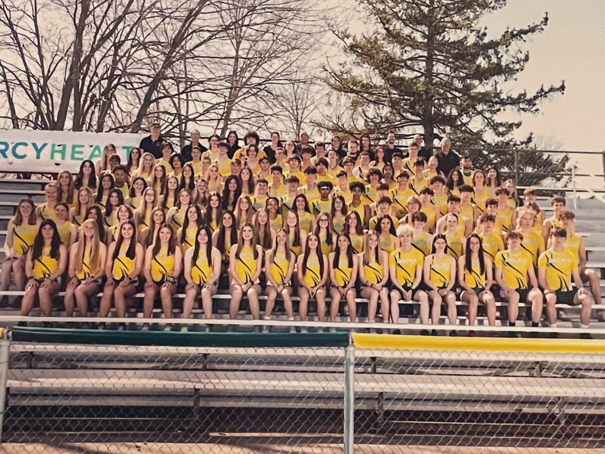 trackcomets's tweet photo. Had a great team meeting today! Senior Captain, Sean, gave a great presentation on Mental Management. We passed out @CometRelays awards and team pictures. @CoachWhitman discussed Championship Meet Mindset with the #CometSpeed crew. #sharpaxes #Flow GO COMETS!! https://t.co/s1ATSFGlTv