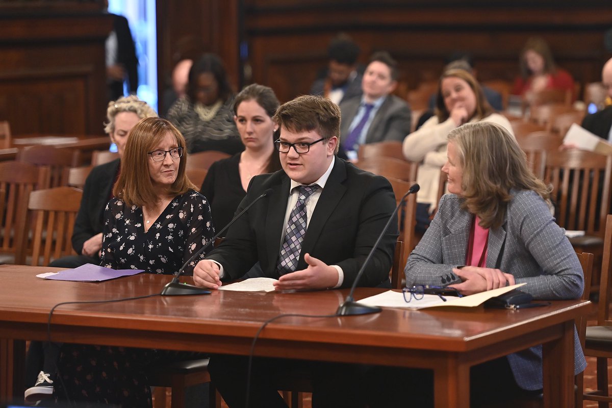King6BlueSS's tweet photo. Amazing opportunity today as Alex got to speak in front of the Senate Education Committee on Senate Bill 2471 - free meals for all students. I watched as doors opened and lightbulbs went off for career opportunities! Putting those speech skills to use! @EMSD37 @utsoccer4 https://t.co/ULUZq8tekC