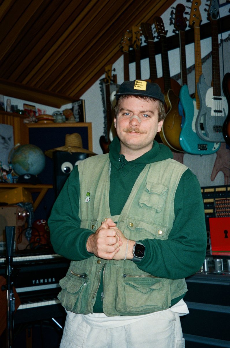 MacDeMarcoARG's tweet photo. ¿Qué tal les pareció "One Wayne G"? 💽🌍

Un disco realmente largo pero con joyitas sueltas, por acá ya tenemos favoritas 😆

📸 Ariana Mamnoon

#macdemarco https://t.co/MA1wzzS4PW