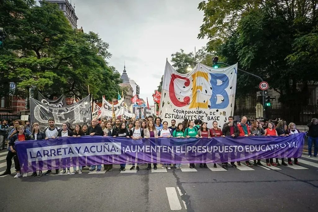 angegraciano's tweet photo. Larreta y Acuña: AUMENTEN EL PRESUPUESTO EDUCATIVO.

A 15 años de macrismo, desde la ciudad más rica del país, la comunidad educativa se sigue movilizando en unidad para luchar en contra de la baja sistemática del presupuesto educativo. https://t.co/UZKNvhdHmJ