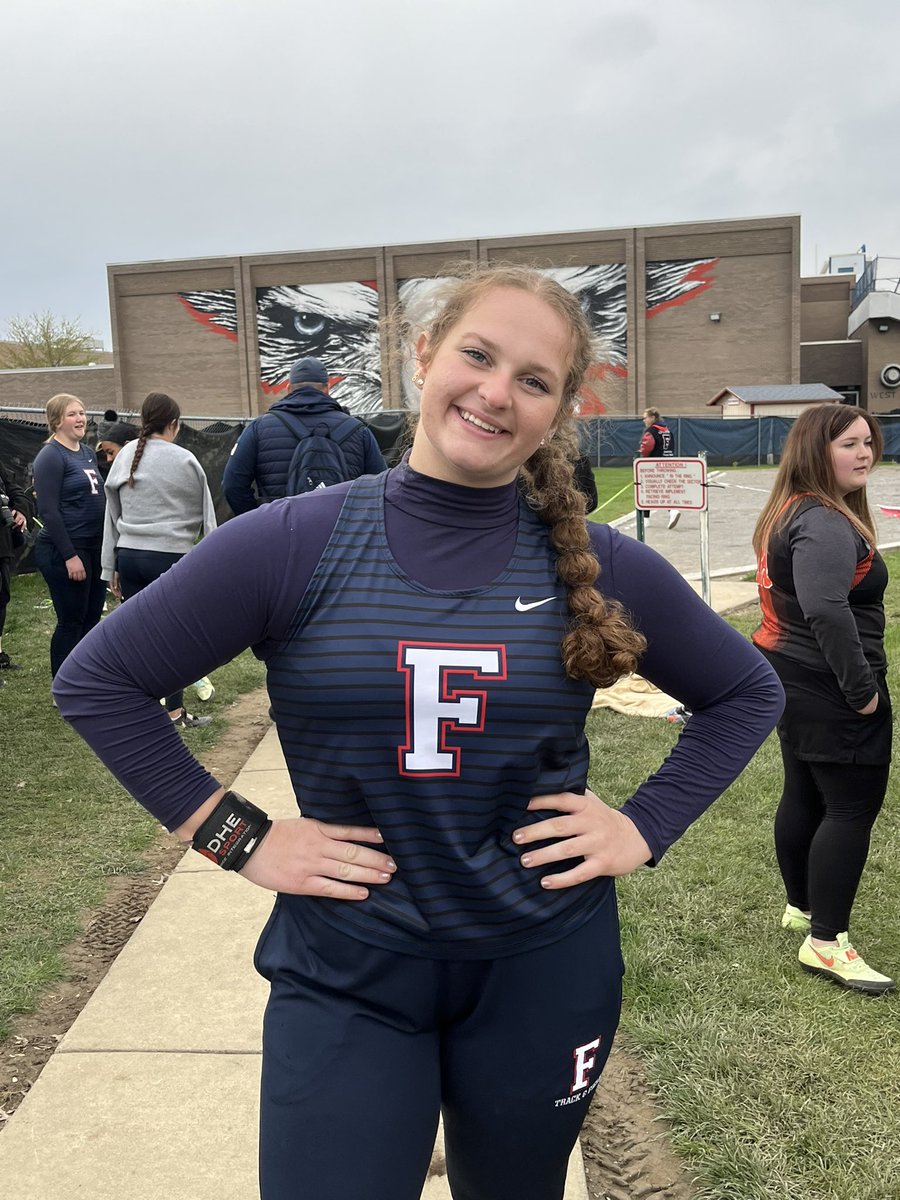 erin_fullerman's tweet photo. New PR in discus for Crazy Ava, 102 feet! #girlthrower #Freshman https://t.co/awZ5mliTEc