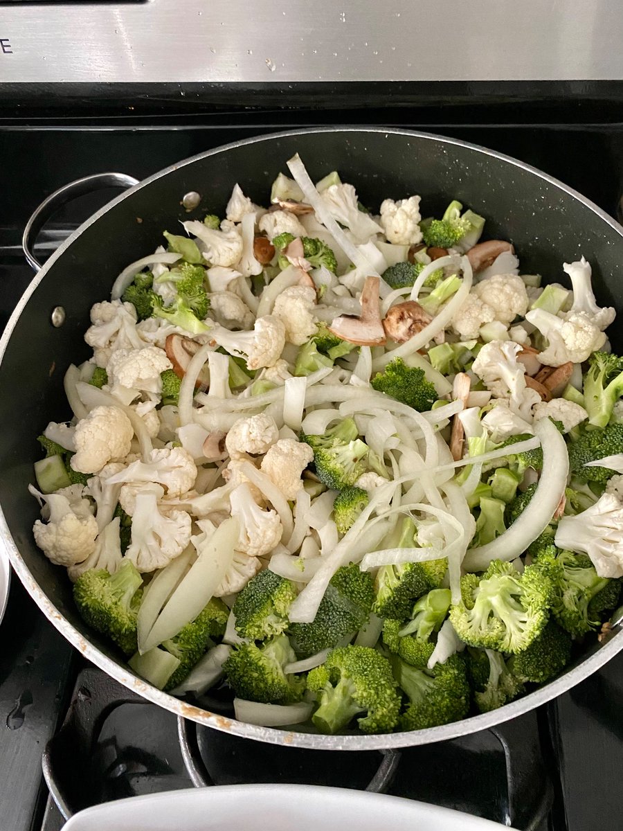 It’s Israel’s 75th birthday 🥳 
So of course, I am making Chinese food.

Don’t ask I cannot explain it either 🍻
