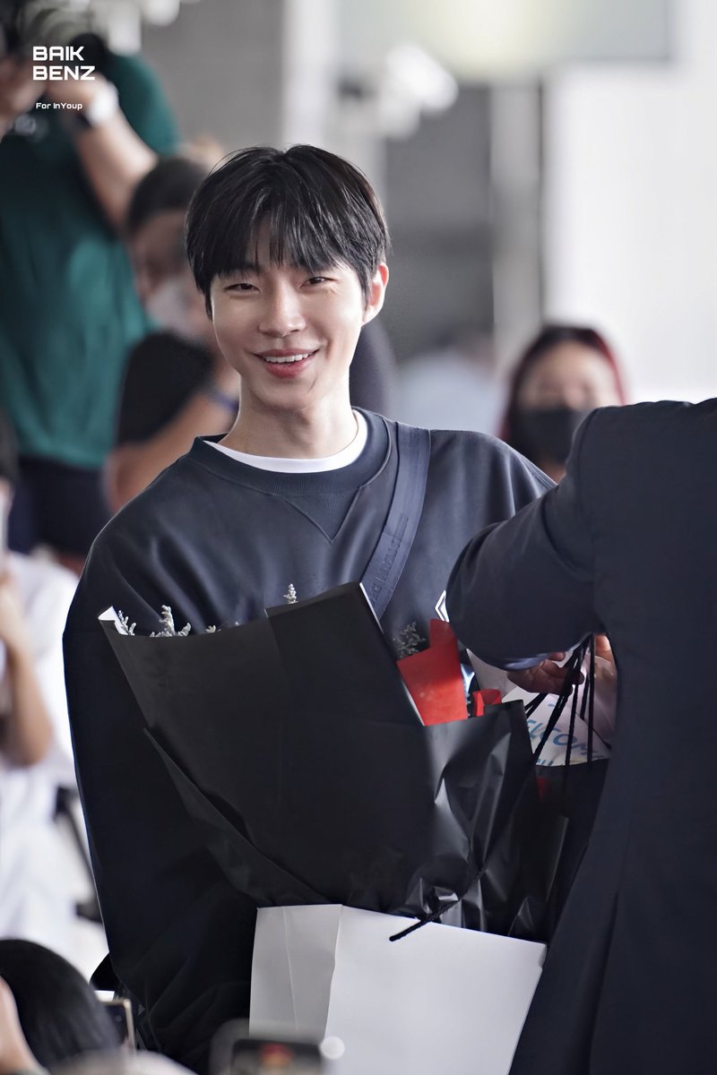 breadinyoup19's tweet photo. smile 🤩🤩

@dior #Dior #DiorThailand
#DiorThailandxHwangInYoup

#ฮวังอินยอบ #HwangInYoup #황인엽 https://t.co/cdcA6Yfe0M