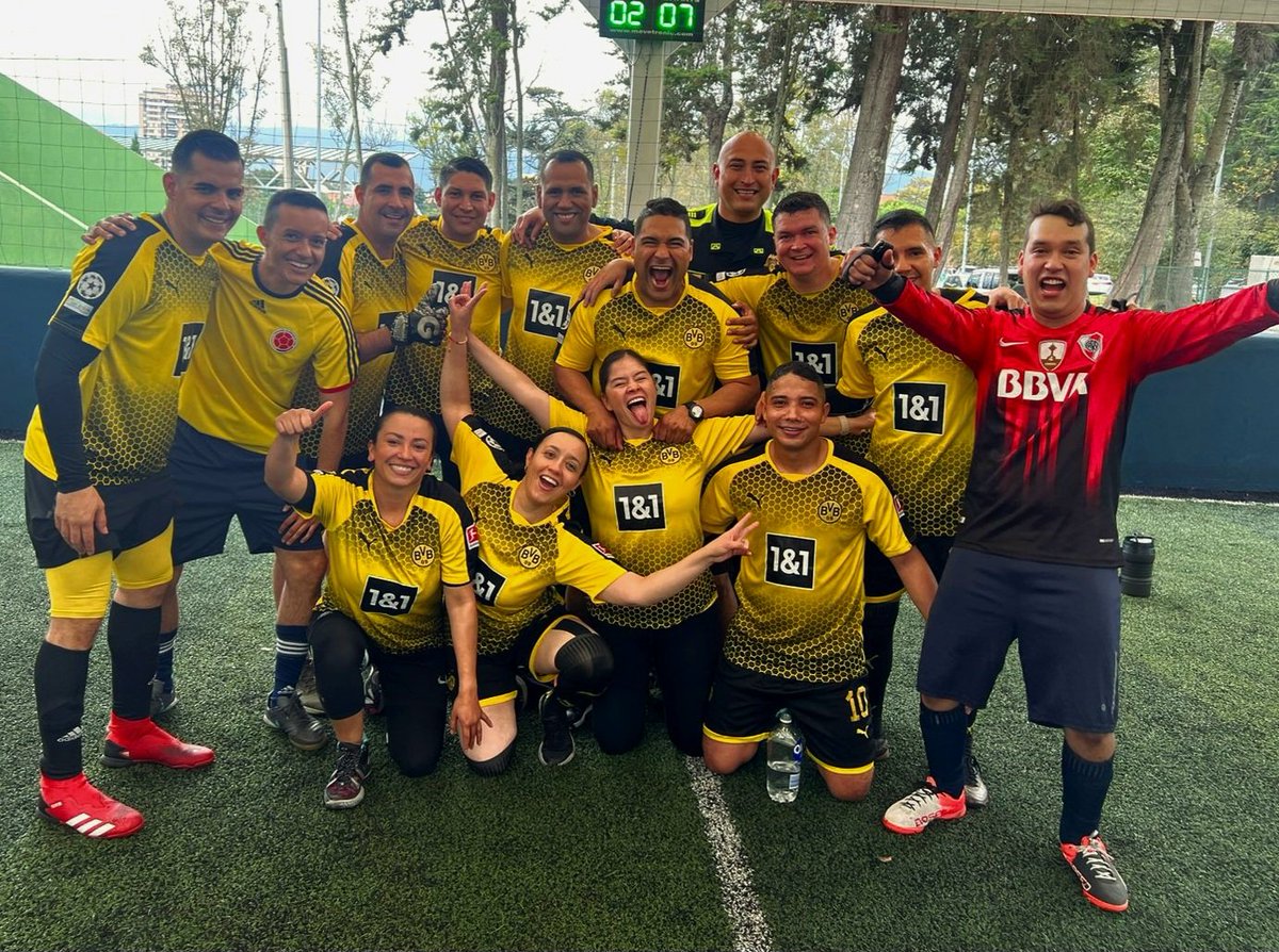 juanmsarmientoh's tweet photo. Finalistas!!!!

#finalistas #futbol5
#arquero
@PosgradosPonal https://t.co/i5fI7mrhlm