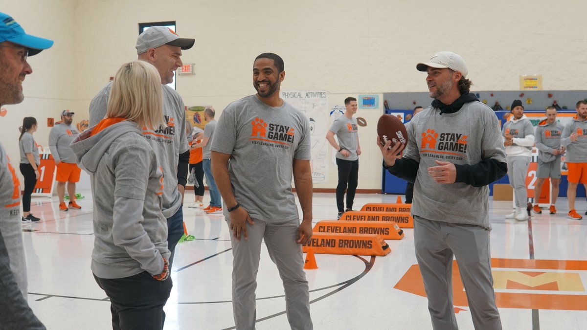 EastCleSchools's tweet image. A huge thank you to the Cleveland Browns staff and volunteers for coming to Mayfair Elementary today! Today&apos;s activities were a part of the Browns &quot;Stay In the Game&quot; initiative and celebrated the stellar attendance of our students! Take a look! 

#FlyWithUs
#StayInTheGame