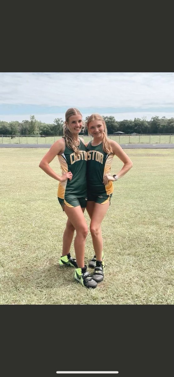 KaylieShirley's tweet photo. State Bound💜💛

#statetrack 
#javlin https://t.co/8wupR4kkbe