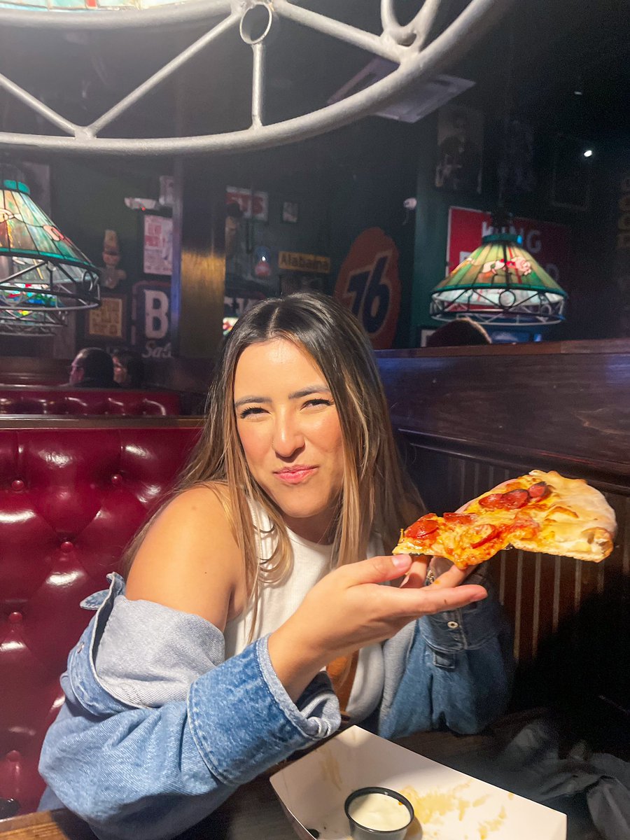 AEstrada_16's tweet photo. Give me allllllll the pizza 🍕 #NewProfilePic https://t.co/DNiLq3coxU