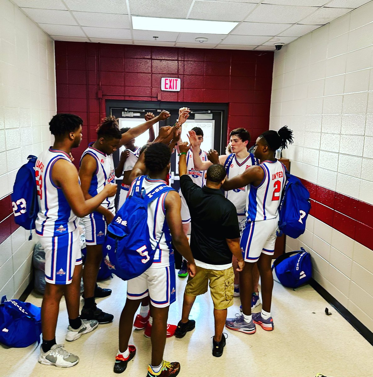 MSUnitedBB's tweet photo. Every day is a new opportunity. You can build on yesterday's success or put its failures behind and start over again...either way we do it as brothers!
#MississippiUnitedBasketball
#MUfamily https://t.co/K5hrMVfP2Q