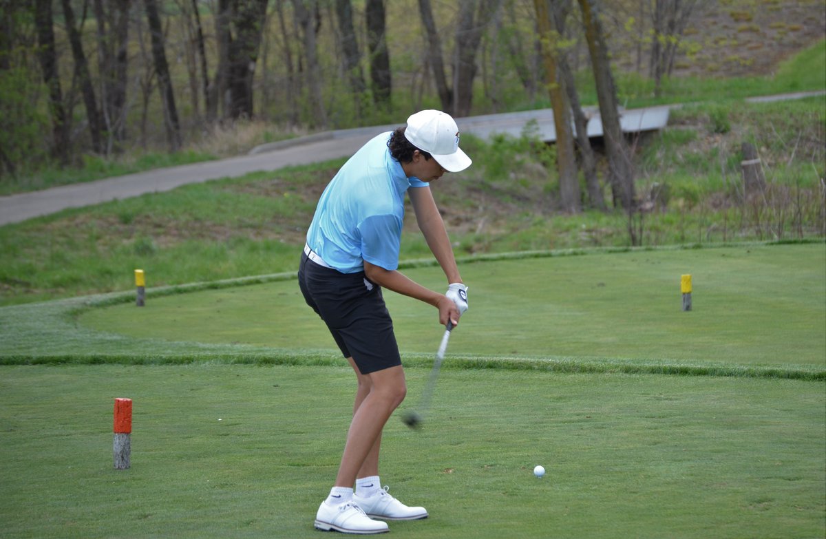 Rick Peterson (@peterson_rick) on Twitter photo . <a href="/SHHSThunderbird/">Shawnee Heights HS</a> senior <a href="/AlexVal83290152/">Alex Valdivia</a> leads city contingent in Firekeeper Open with 1-under-par 71 to finish 2nd. <a href="/TopekaWestAthle/">TopekaWestAthletics</a> junior Myles Alonzo shoots a 73 to place 6th, <a href="/RuralGolf/">Washburn Rural Golf</a> 3rd as a team. ...
topsports.news/news/3175-heig… . <a href="/SHHSThunderbird/">Shawnee Heights HS</a> senior <a href="/AlexVal83290152/">Alex Valdivia</a> leads city contingent in Firekeeper Open with 1-under-par 71 to finish 2nd. <a href="/TopekaWestAthle/">TopekaWestAthletics</a> junior Myles Alonzo shoots a 73 to place 6th, <a href="/RuralGolf/">Washburn Rural Golf</a> 3rd as a team. ...
topsports.news/news/3175-heig…
