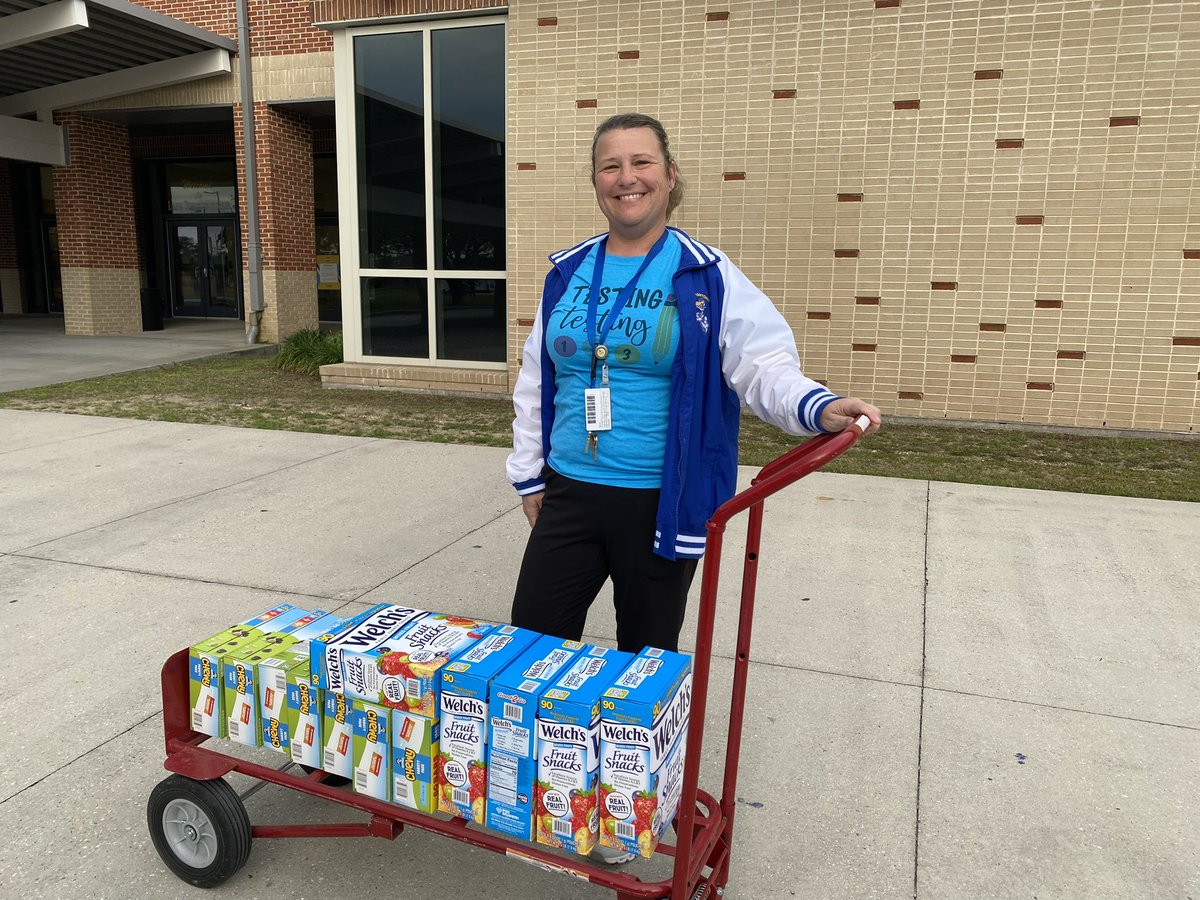 ElementaryLake's tweet photo. Thank you Board Members Lindsey Vicknair and Jennifer Frizzell for the snack donations for our LPE LEAP students! https://t.co/QNO1ZUKENk