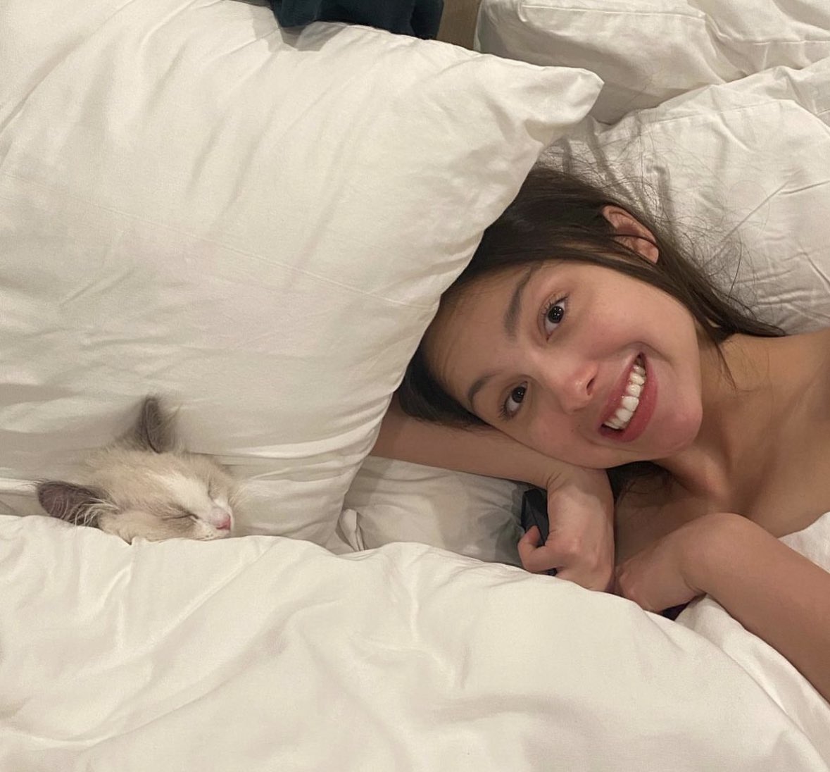 Olivia Rodrigo shares new selfie with Katy Perry ‘TGIF’ lyrics:

“there’s a stranger in my bed. there’s a pounding in my head.”