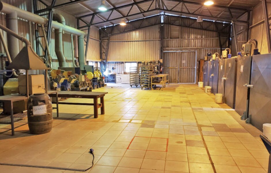 SavonaEquipment's tweet photo. Complete assay lab w/ Knelson MD3 concentrator, lab jaws, Denver roll crusher, sample splitters, furnaces, dust collectors, spectrometer and much more. Check our website for a list of all components. https://t.co/SThuktyQ0i #assaylab #mininglab #laboratory #assay #oreprocessing https://t.co/gCI84EMnvo
