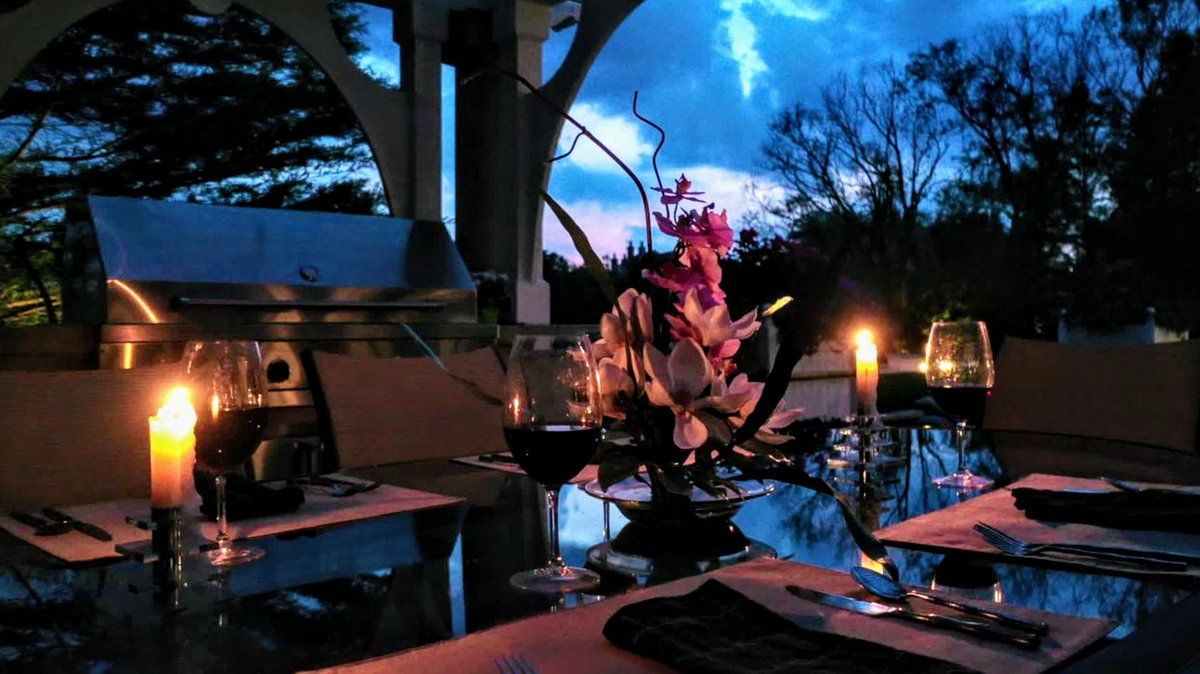 DroNationVideo's tweet image. Its not fun to get up before sunrise or to work into the night, but when we get breathtaking shots like this, it's totes worth it! We love romantic candlelit shots at dusk &amp;amp; beautiful sunrise shots. #artsyvibes #photographer #drone #photolife #artsyfartsy #sunrise #sunset