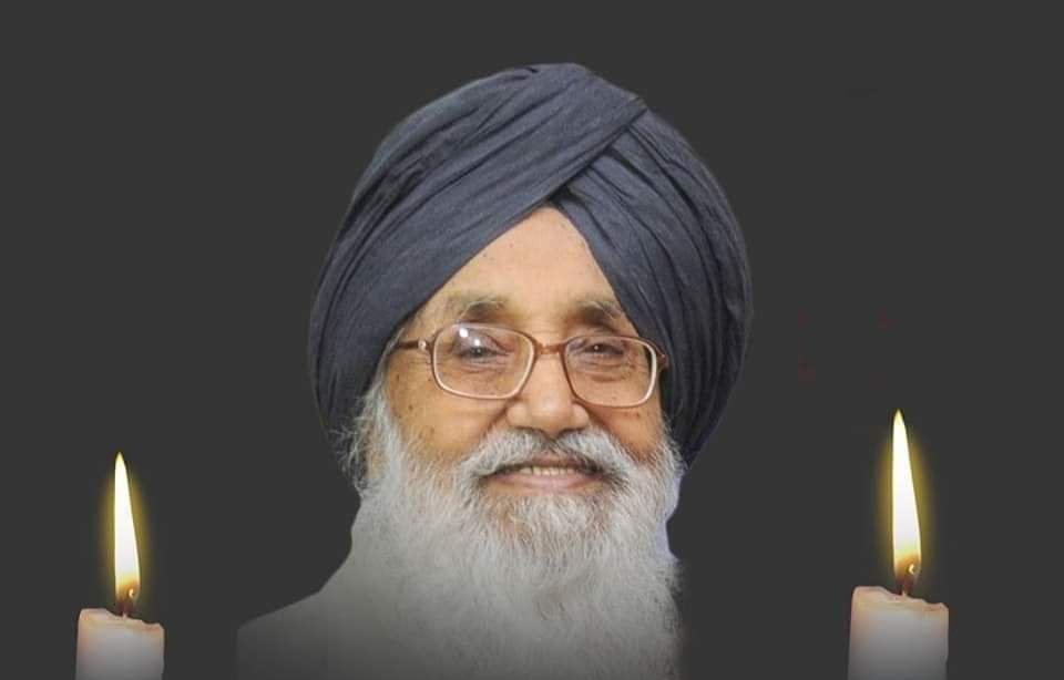 NamdhariInder's tweet photo. पंजाब के पूर्व मुख्यमंत्री प्रकाश सिंह बादल जी के आकस्मिक निधन की दु:खद सूचना प्राप्त हुई है। बादल जी का जाना देश के लिए बहुत बड़ी क्षति है। ईश्वर दिवंगत आत्मा को शांति प्रदान करें और उनके परिजनों को संबल दे। मैं उन्हें विनम्र श्रद्धांजलि अर्पित करता हूँ। 
ॐ शांति! https://t.co/ph4Ws04oO0