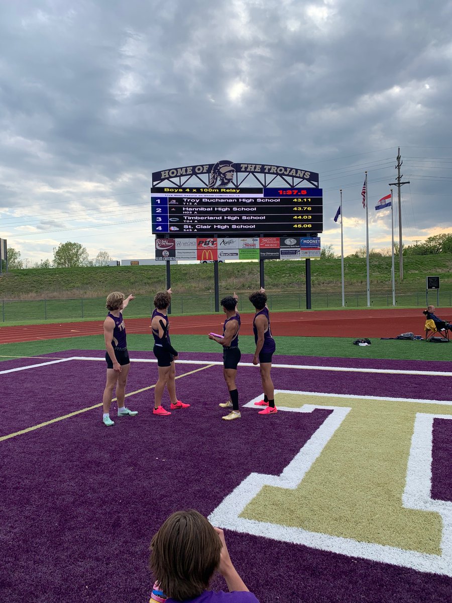 TBHSTrack_Field's tweet photo. New boys 4x1 school record! https://t.co/LU2ayRxYJv