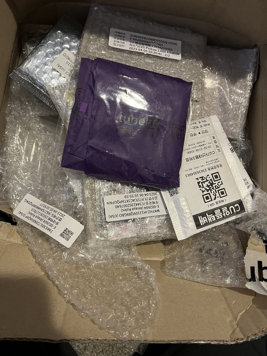 nya_versee's tweet image. My package has arrived! Tysm @tubeat_official for helping me getting this stuff! I really appreciate yall