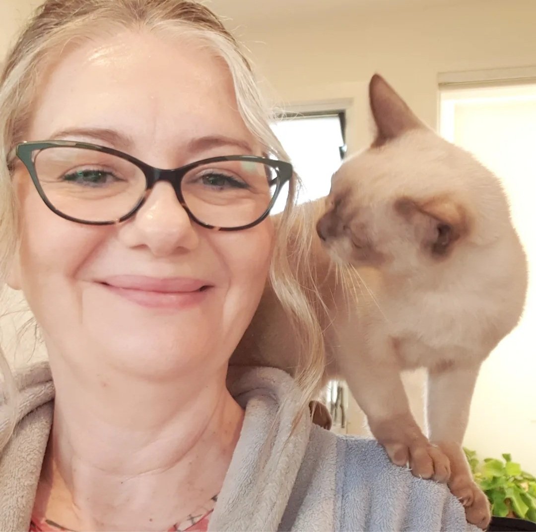 KaliAAnthony's tweet photo. @Charlotte_Stein Me this morning, doing the @HarlequinBooks Author Chat over at Harlequin Connection on FB, kitten on my shoulder, wondering what I was doing... 😊 #editorcat #authorlife https://t.co/Kulw9RnNG8