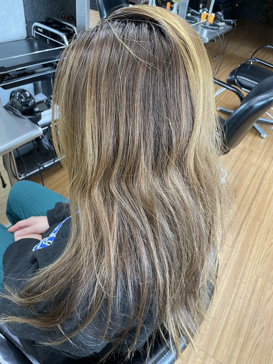 hairsaron's tweet photo. 髪質改善　酸熱トリートメント

カラーが一緒にできて料金は、カラーしても１万円（税抜） https://t.co/kSu47G6Alv