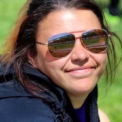 vicktory_vv's tweet photo. When your kids force you to smile for the camera 😂 #ValleyWillRoll #FlyAways #MessyHair #TrackSeason
#NewProfilePic https://t.co/8kV9vEVdmT
