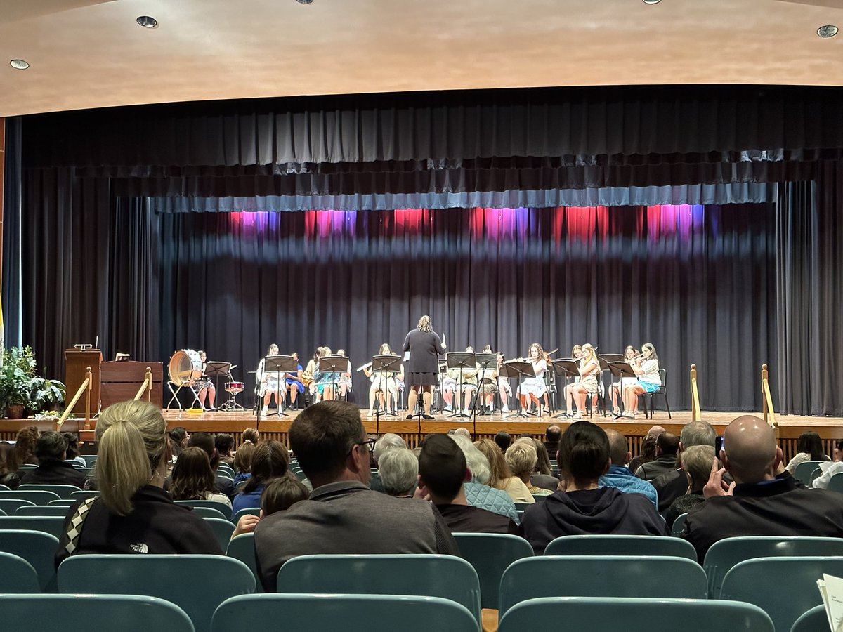 MercyPresident's tweet photo. Congratulations to Mrs Brugger and the @MercyMiddletown Orchestra, Chamber Choir and Concert Choir for a wonderful trip through Broadway this evening! https://t.co/nh7ZauM4Ob