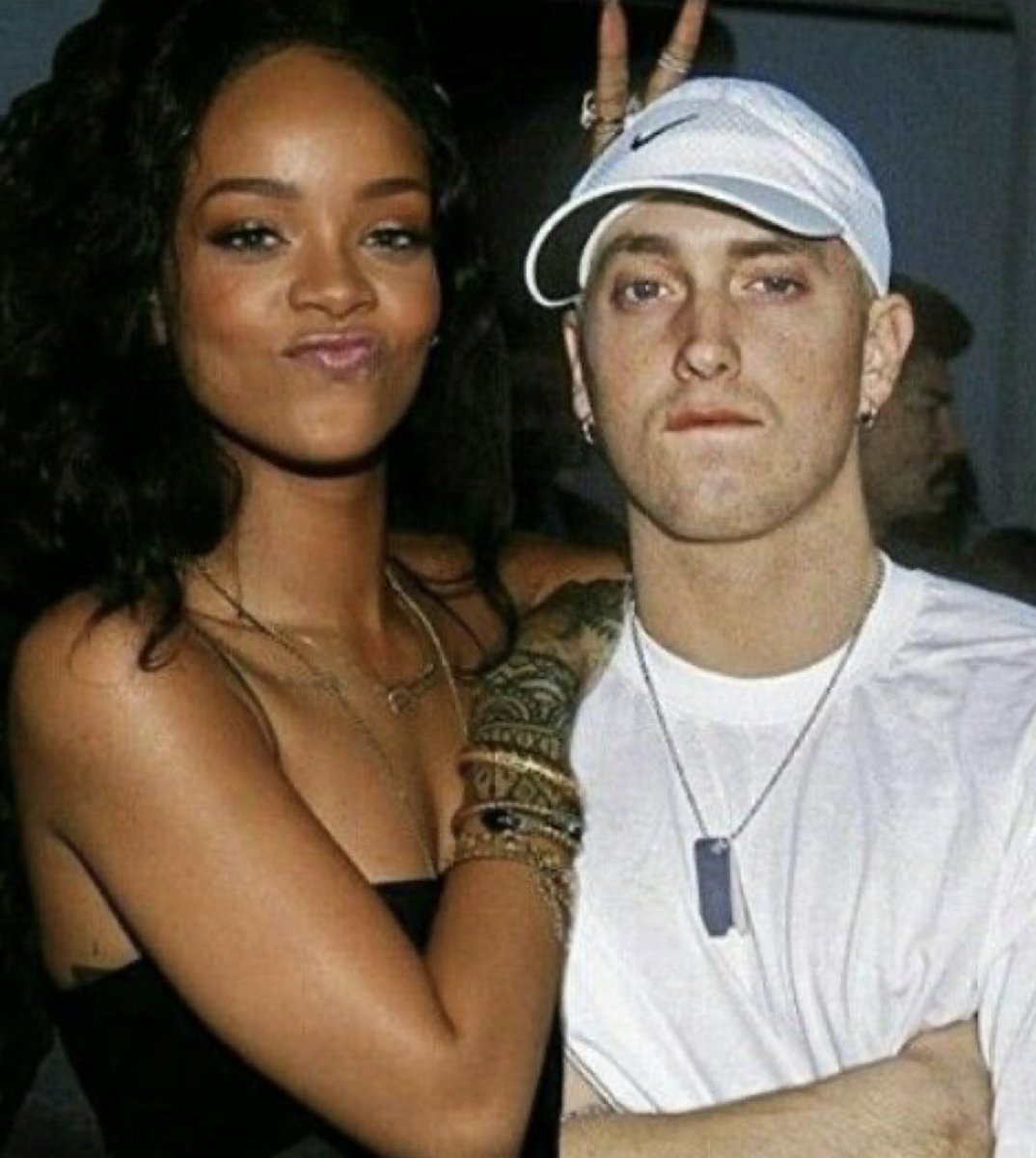 lyraskyofficial's tweet photo. 和訳【Eminem/Love The Way You Lie ft. Rihanna】
ブログ👠https://t.co/VKHUOo4Ny7
好きな声のRihannaとEminemがデュエットと言うだけで燃える
それが燃え上がる愛をラップ
声はPrimitive
野生
生に密着し
性にも密着してるしね
声低いと惚れる体質
#Eminem #Rihanna #AlexdaKid #lovethewayyoulie https://t.co/fXRrra0bCd