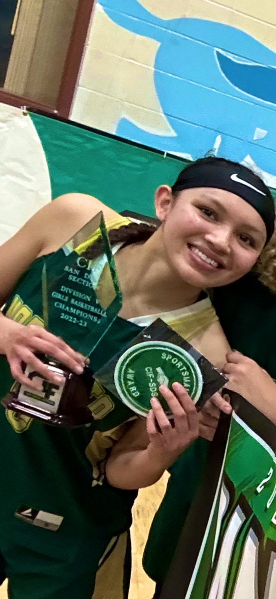 I was just informed that Kimberly Curran has been Awarded Scholar-Athlete of the year by the San Diego Sports Association as one of the most accomplished scholar athletes of 2023.
One of the top GPA’s and one of the top scorers,She truly represents Mar Vista 🔱🏀⛹🏻‍♀️ phenomenally🙌🏽