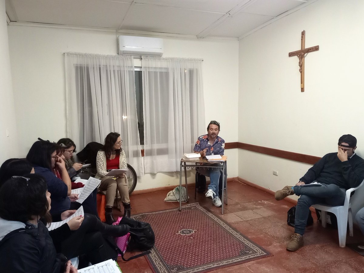 corosilladelsol's tweet photo. Semana a semana, nuestro querido @corosilladelsol se reúne en sus ensayos 🎵🎼 junto al director @CentronMauricio. No hay un lugar fijo, ya que @bibliochillan está reparación.

Sin embargo, ha encontrado acogida en otros sitios. Se prepara para un emotivo mes de mayo.

#12Años 🎂 https://t.co/9fGRre3QR8